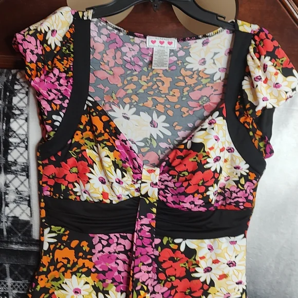 Spring flower Top - Picture 3 of 8